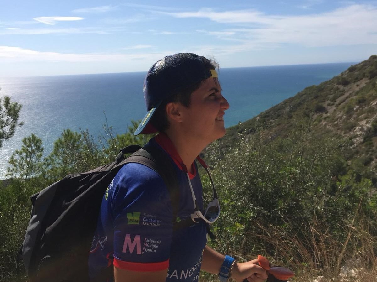 Una joven con Esclerosis Múltiple consigue recorrer a pie Cataluña para luchar contra la enfermedad
