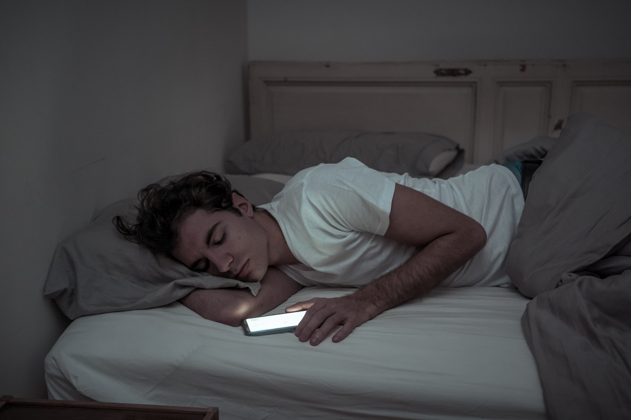 Dormir poco durante la adolescencia puede aumentar el riesgo de Esclerosis Múltiple
